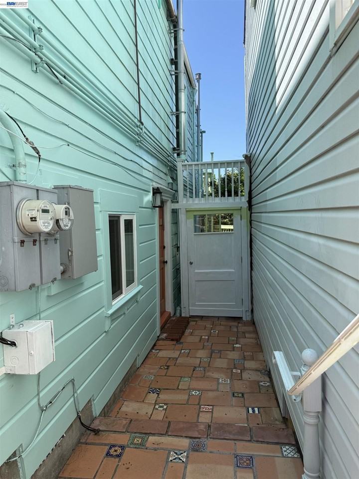 218 Winfield St - Photo 2 of 17