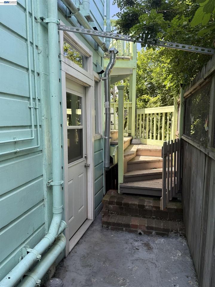 218 Winfield St - Photo 6 of 17