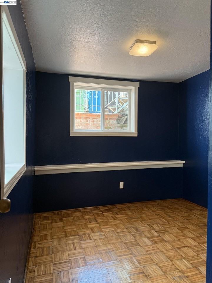 218 Winfield St - Photo 7 of 17