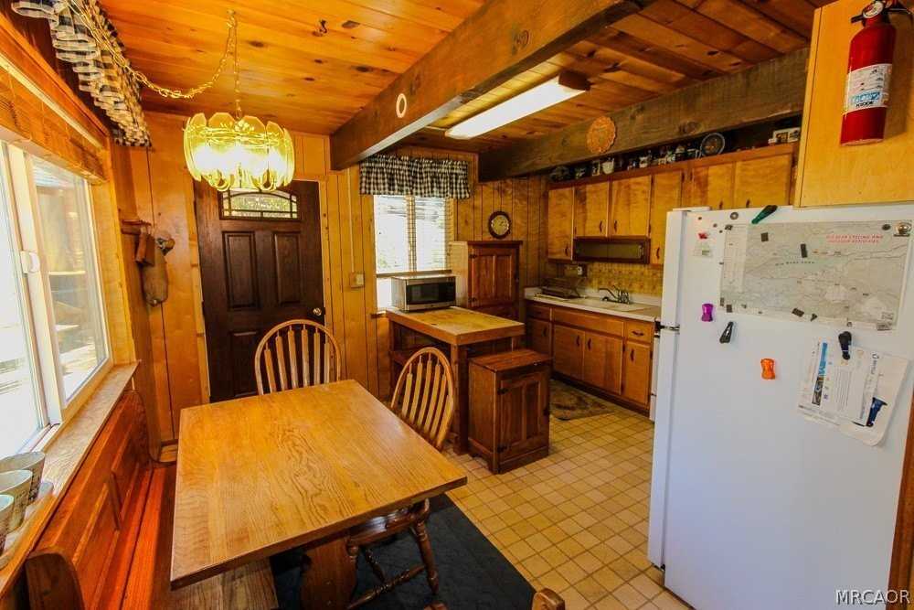 136 Mann Dr - Photo 2 of 35