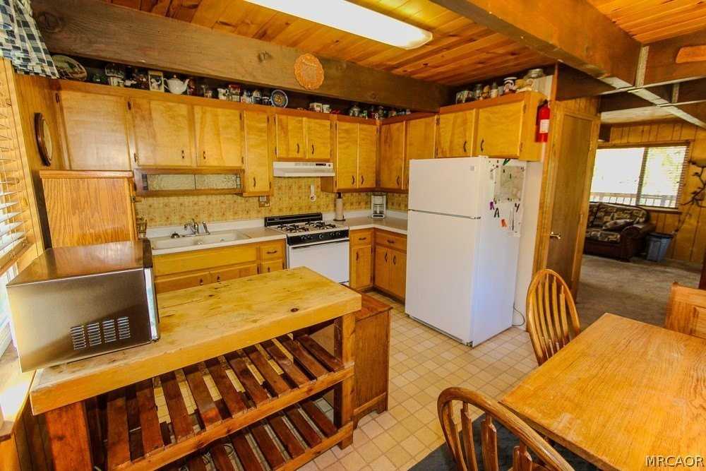 136 Mann Dr - Photo 3 of 35