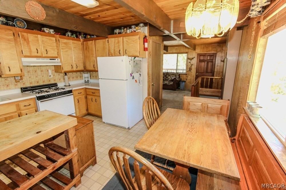 136 Mann Dr - Photo 4 of 35