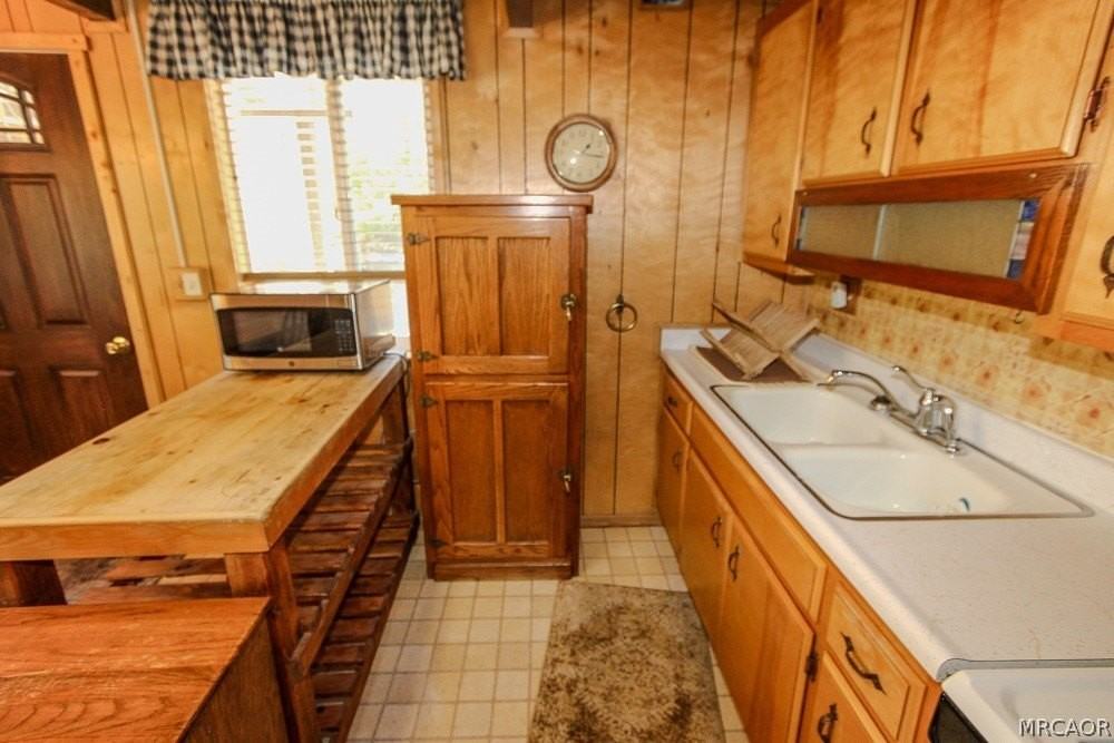 136 Mann Dr - Photo 6 of 35