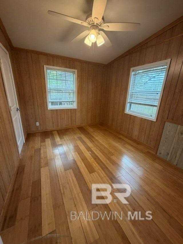 5594 Virginia St - Photo 3 of 12