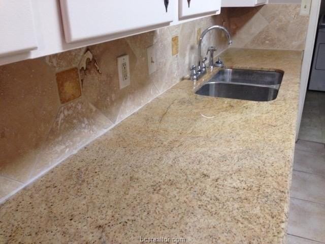 108 Moss St - Photo 6 of 17