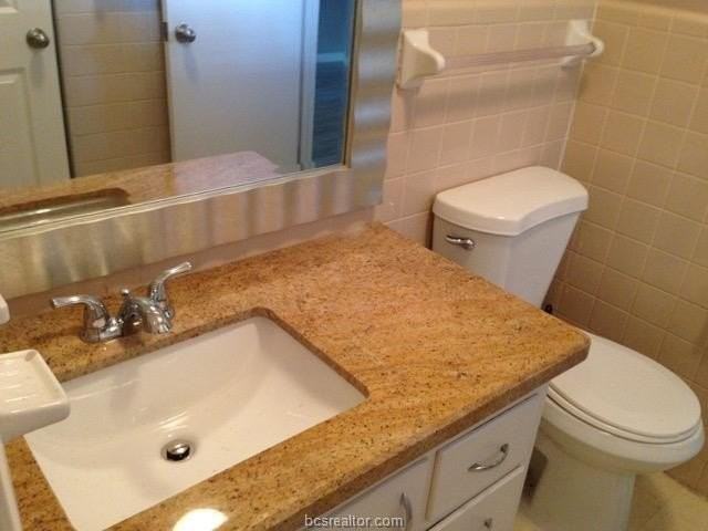 108 Moss St - Photo 7 of 17
