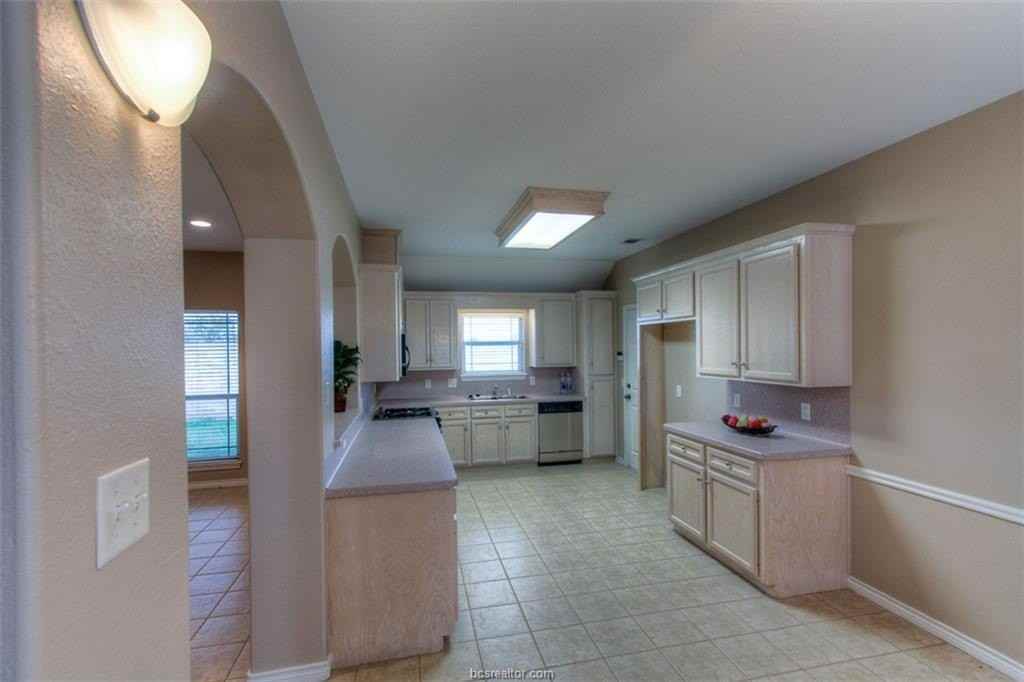 3302 Fredrick Ct - Photo 4 of 20