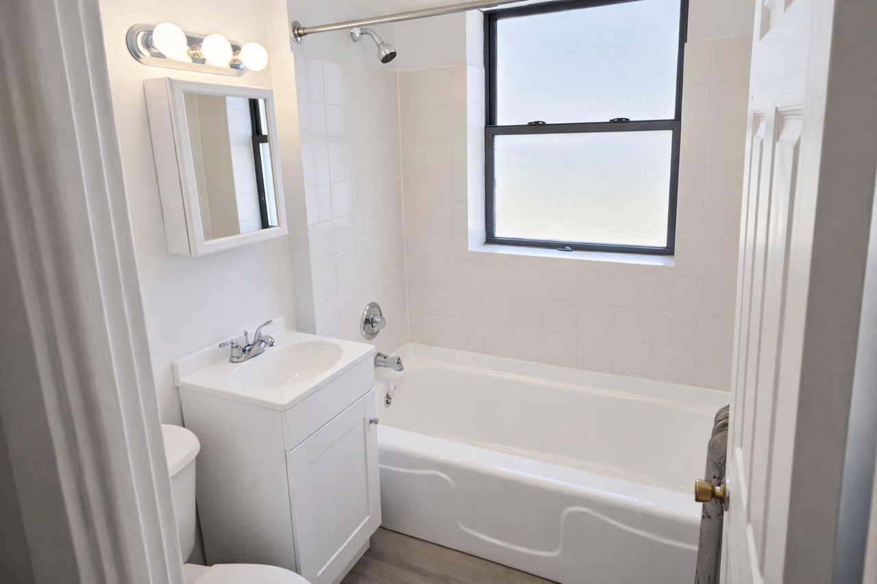 6700 S Merrill Ave #3W - Photo 6 of 7