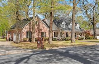 401 Foxwood Dr - Photo 1 of 1