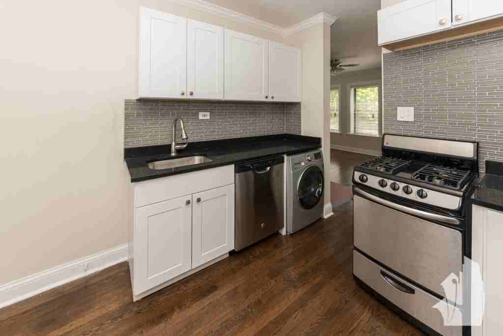 2129 N Dayton St #105 - Photo 3 of 5