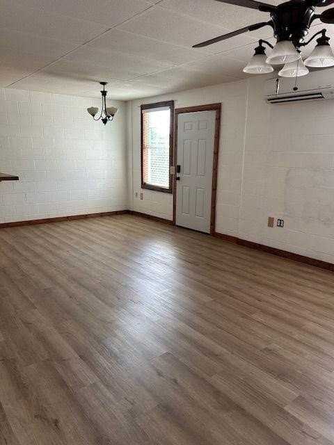 633 N Commercial St - Photo 2 of 14