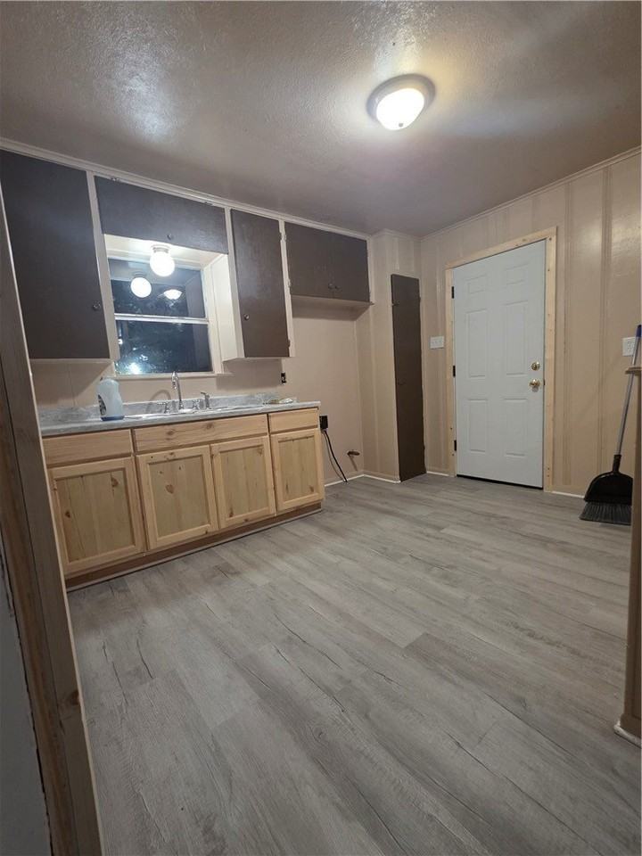 408 N Live Oak St - Photo 5 of 7
