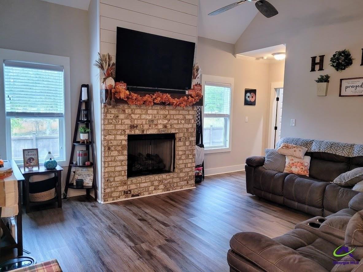 556 Shady Greens Dr - Photo 4 of 30