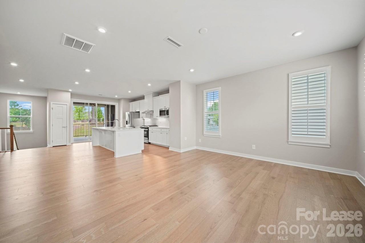 636 Crudent Rd - Photo 5 of 41