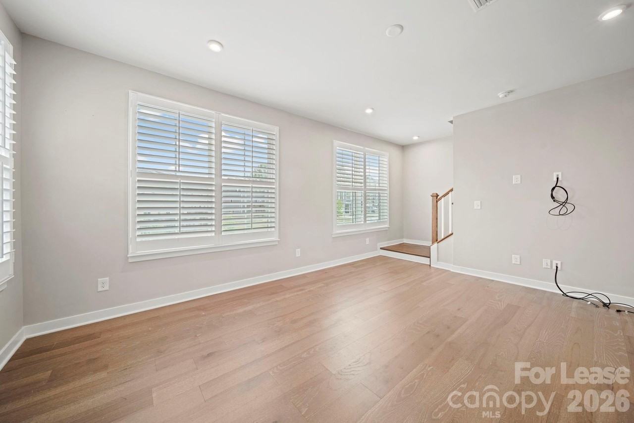 636 Crudent Rd - Photo 7 of 41