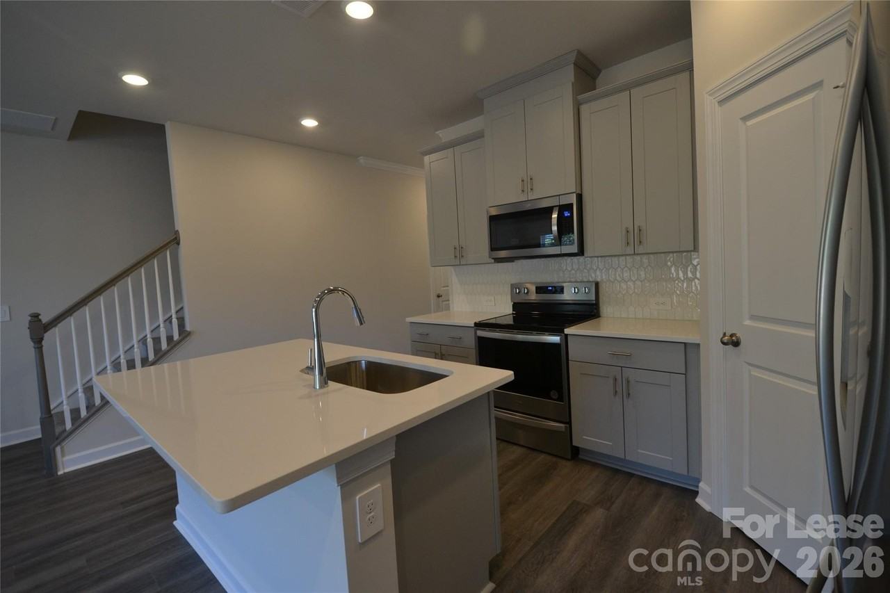3640 Backwater St - Photo 7 of 41