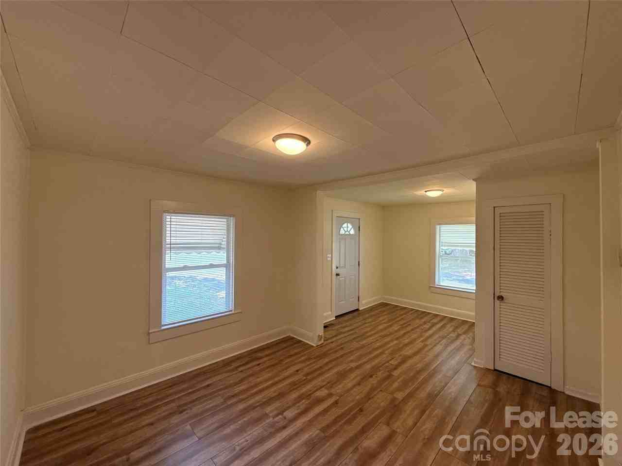 1907 E Elm St - Photo 2 of 14