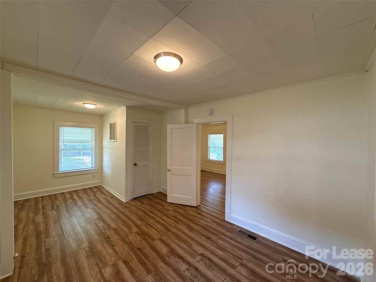 1907 E Elm St - Photo 3 of 14