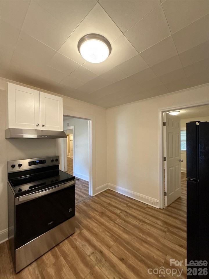 1907 E Elm St - Photo 6 of 14