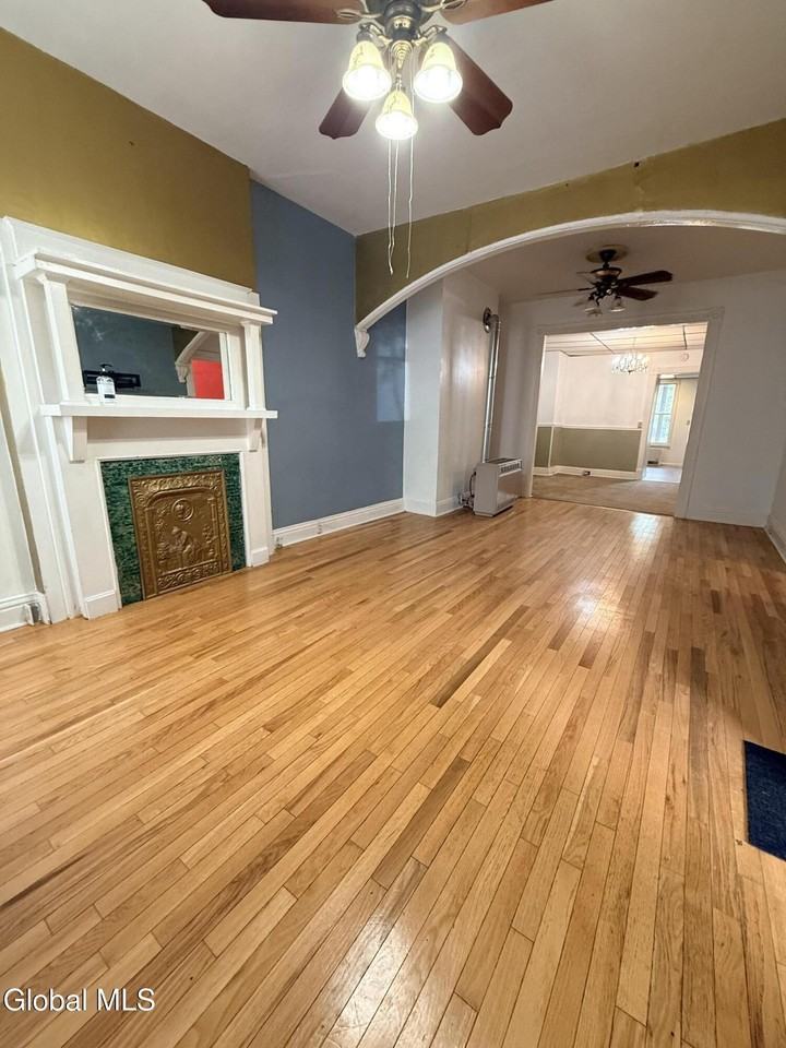 412 2nd St #1 - Photo 4 of 22
