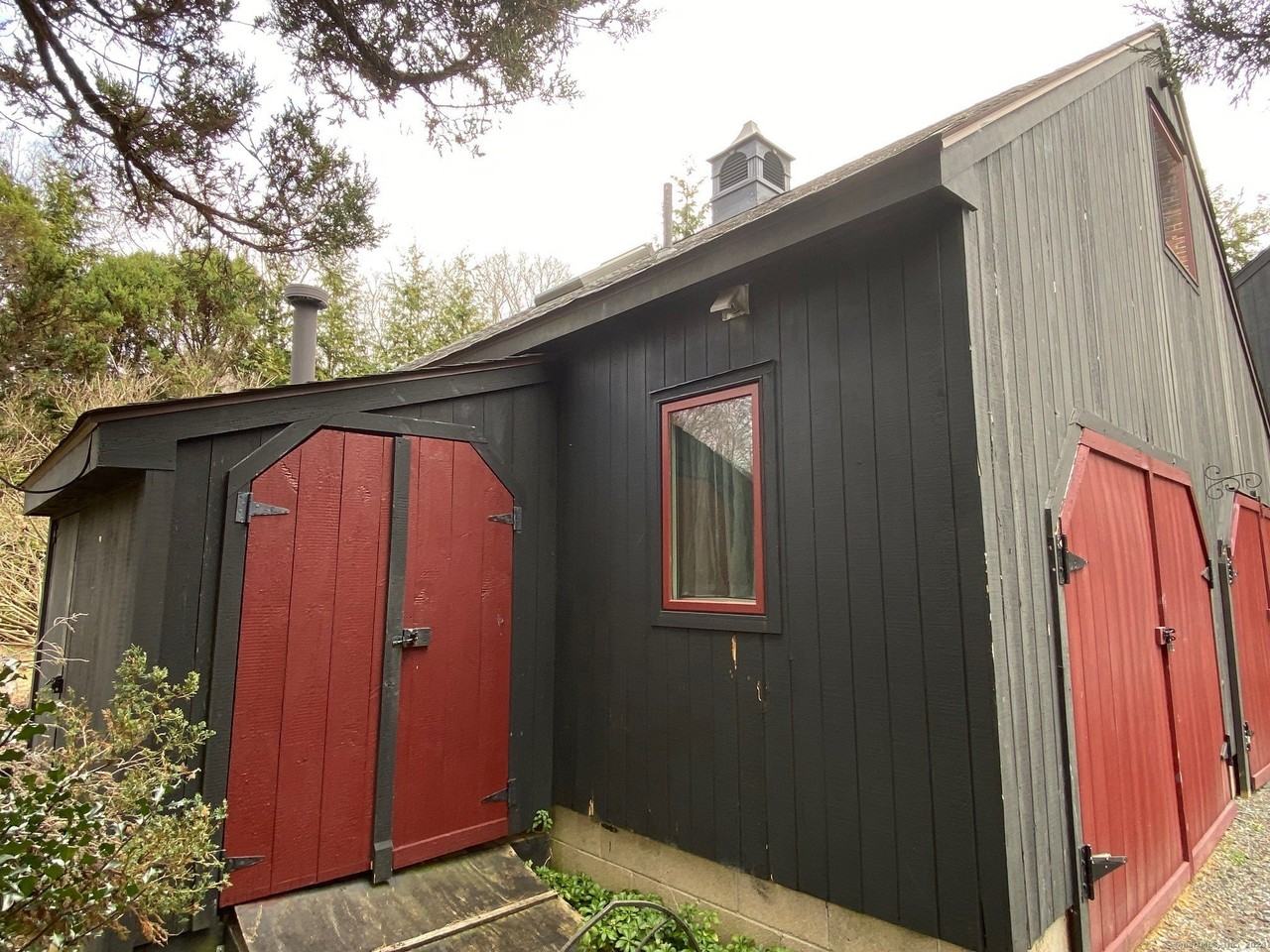 592 Horse Pond Rd - Photo 2 of 33