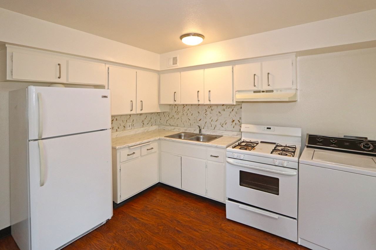 2714 N Izabel St #4 - Photo 5 of 11
