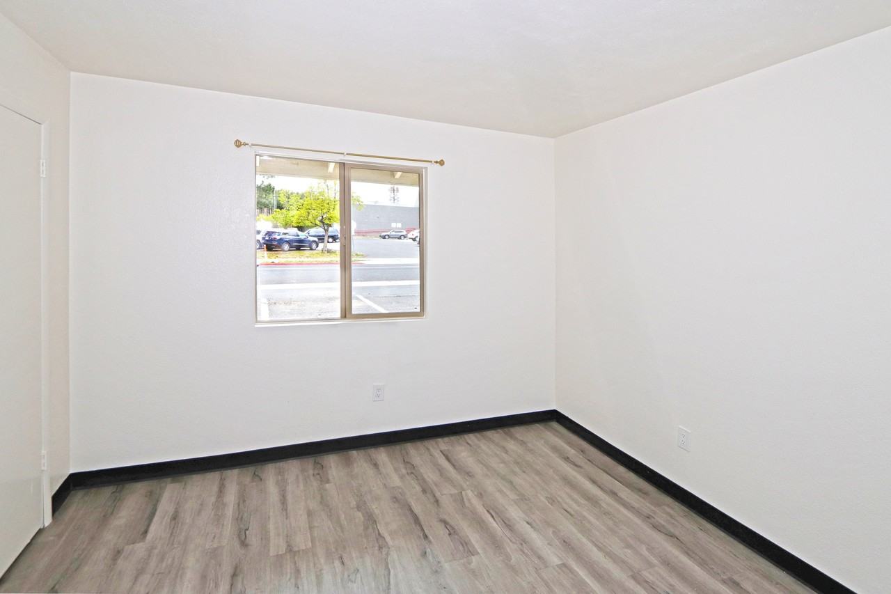 2714 N Izabel St #4 - Photo 7 of 11