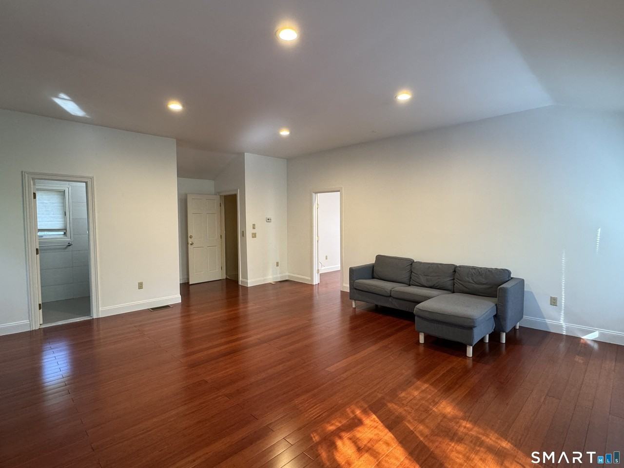 108 Comstock Hill Ave - Photo 6 of 15