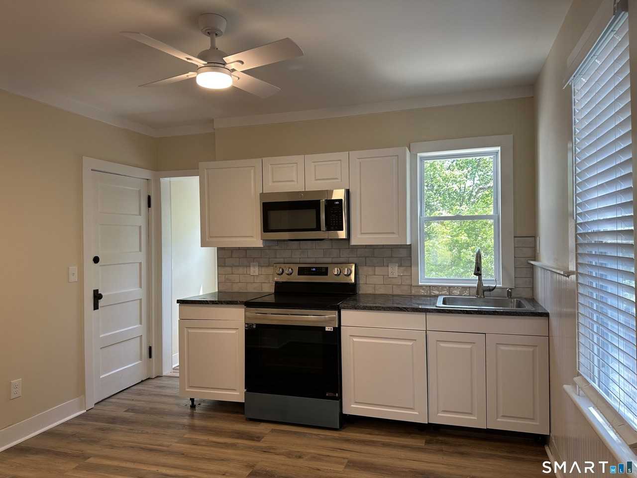46 Holbrook St - Photo 4 of 8