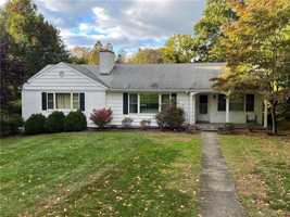 featured image of 129 Buttonball Rd