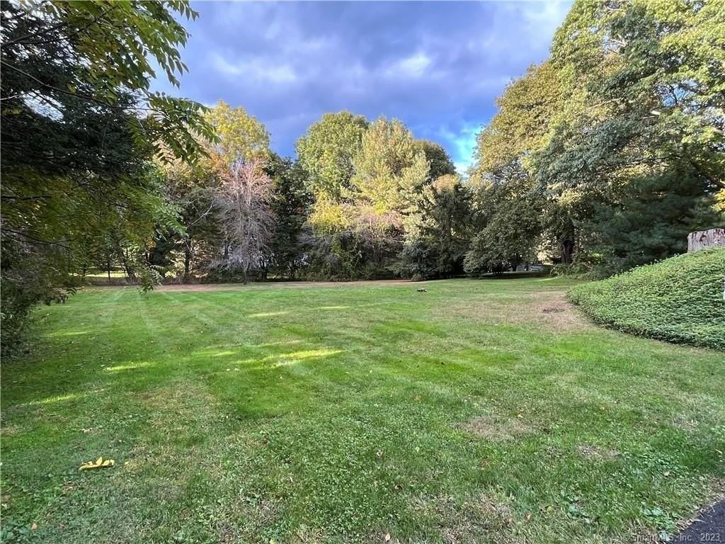 129 Buttonball Rd - Photo 4 of 21
