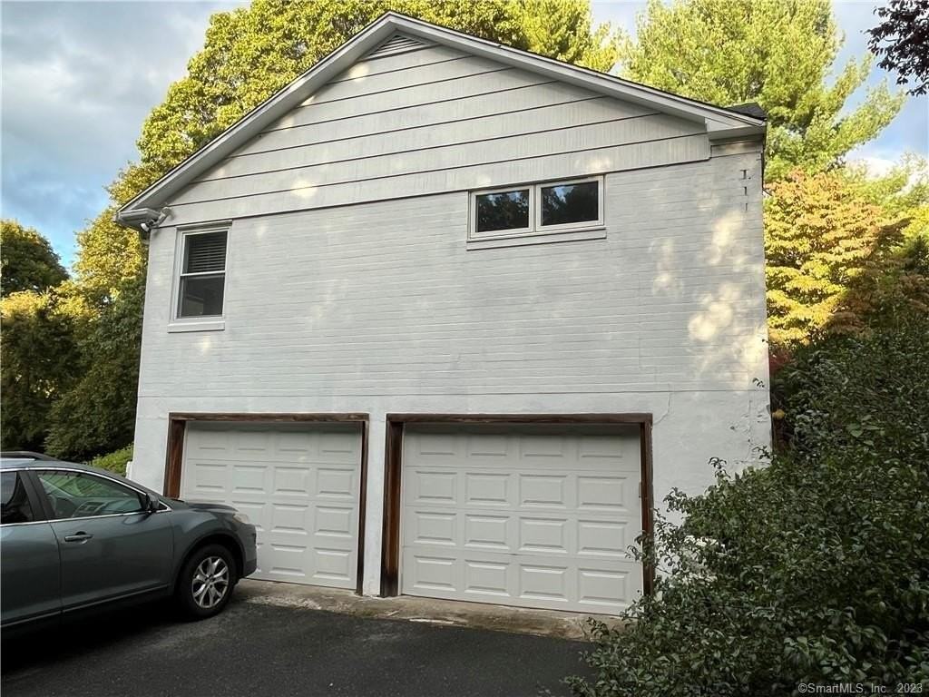 129 Buttonball Rd - Photo 5 of 21