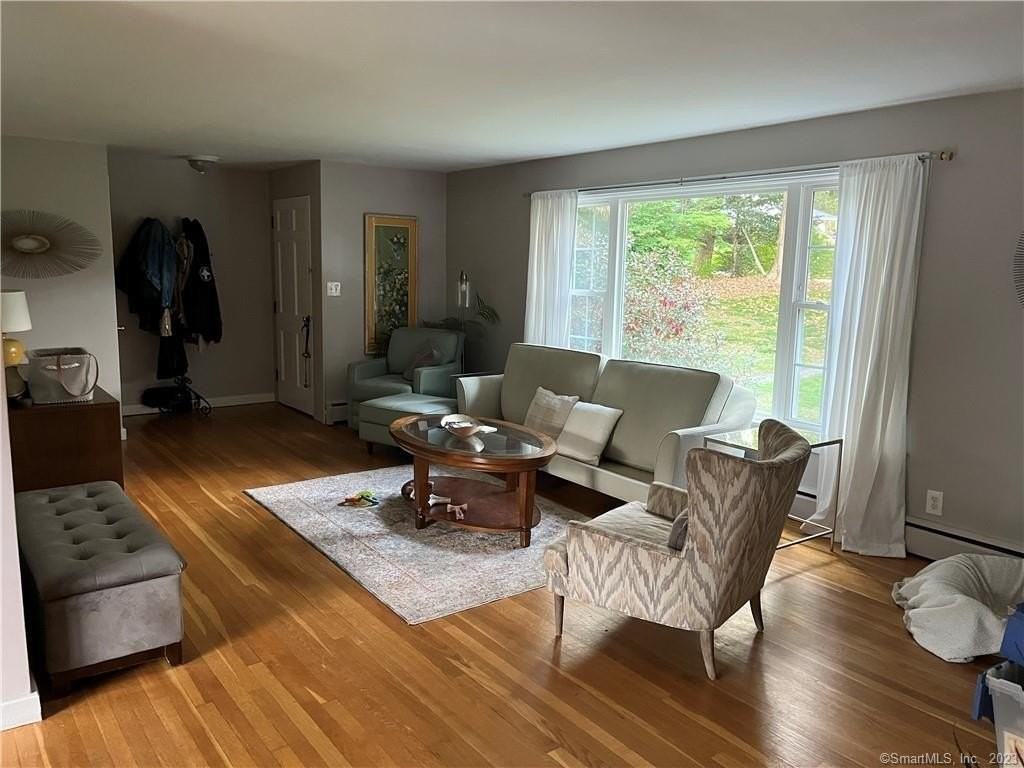 129 Buttonball Rd - Photo 6 of 21