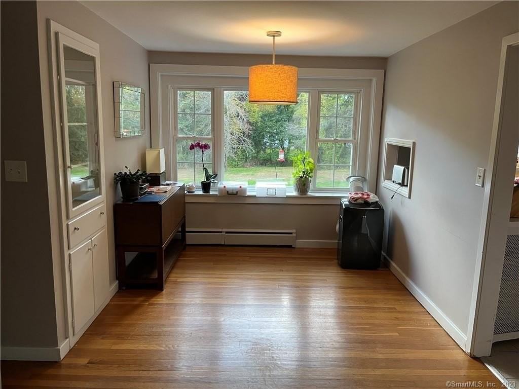 129 Buttonball Rd - Photo 7 of 21