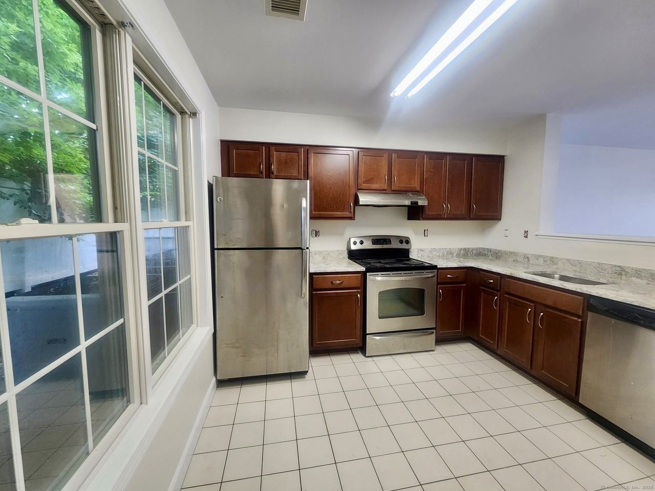 14 Fairgate Dr - Photo 7 of 17