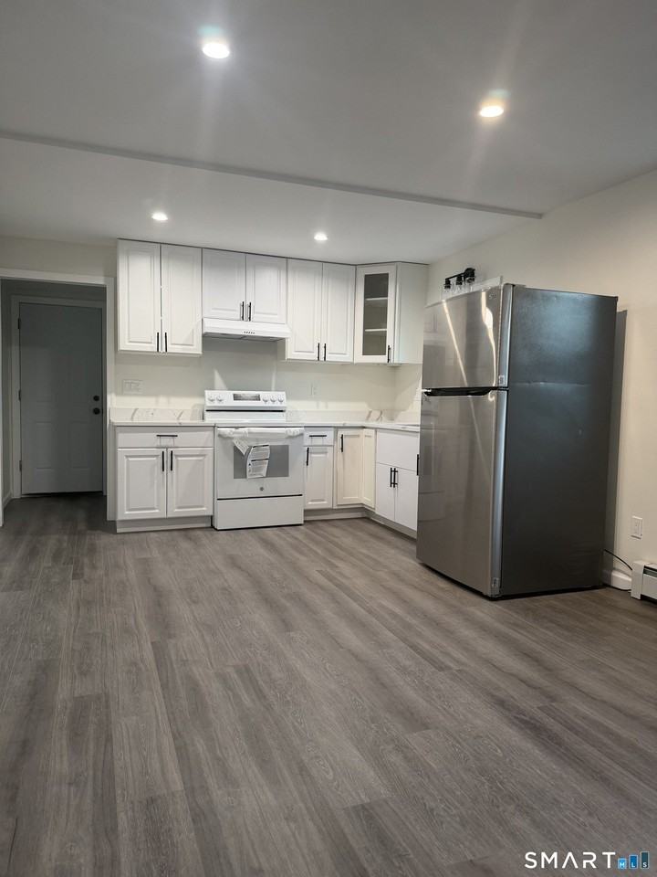 11 Strant St - Photo 2 of 8