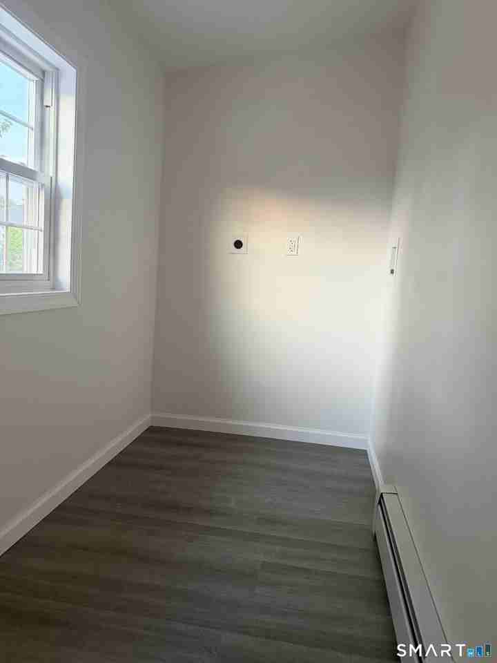 11 Strant St - Photo 6 of 8
