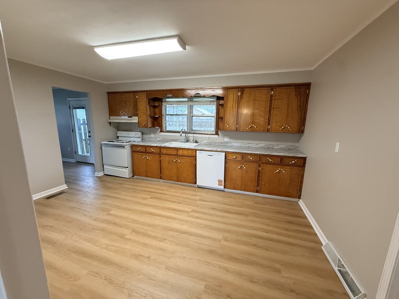 514 Oliver Dr #1 - Photo 4 of 21