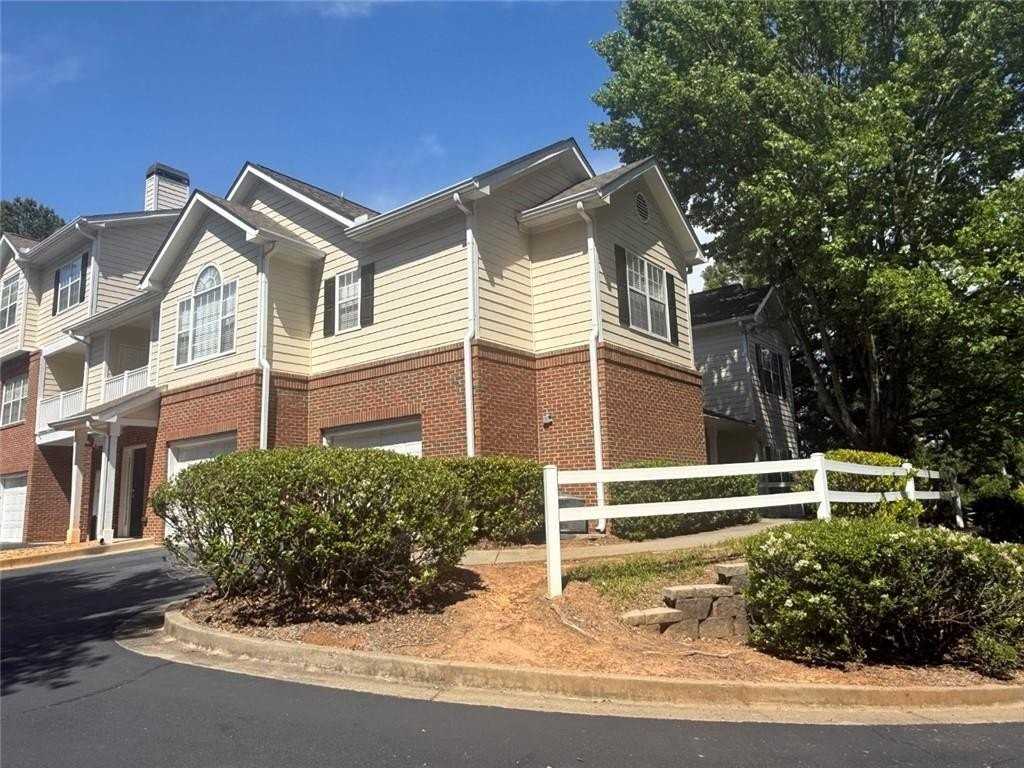 411 Spring Heights Ln Se #4 - Photo 2 of 26