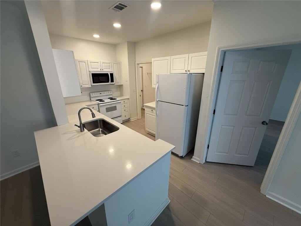 411 Spring Heights Ln Se #4 - Photo 3 of 26