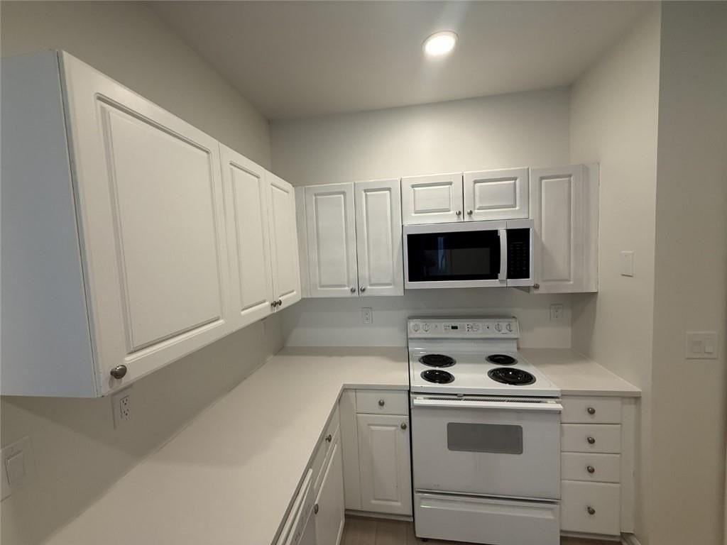 411 Spring Heights Ln Se #4 - Photo 4 of 26