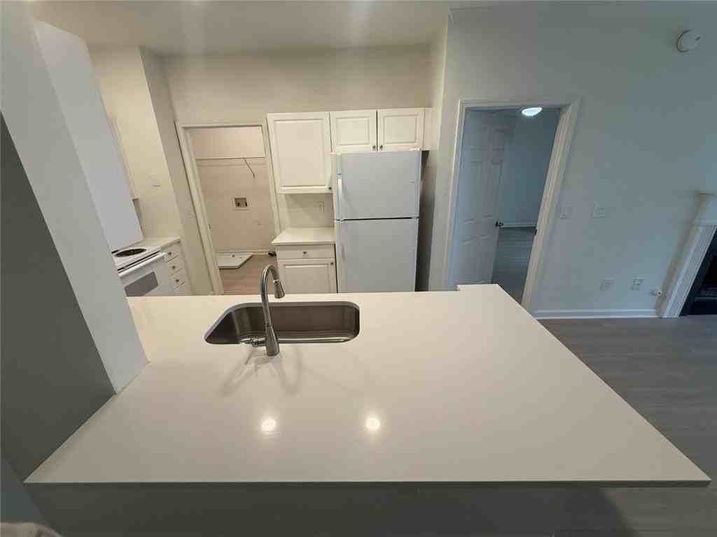 411 Spring Heights Ln Se #4 - Photo 5 of 26