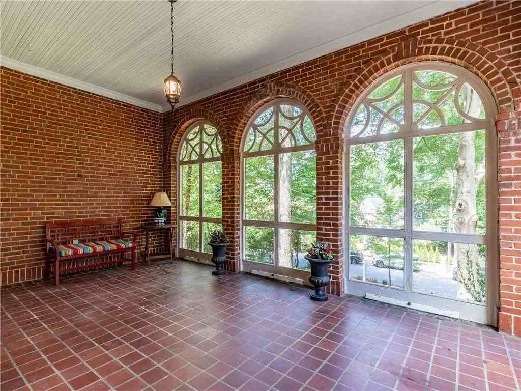 1681 E Clifton Rd Ne - Photo 5 of 47