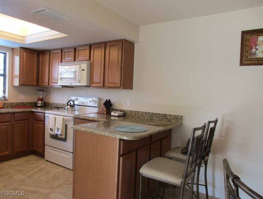1510 Se 11th Pl - Photo 6 of 21