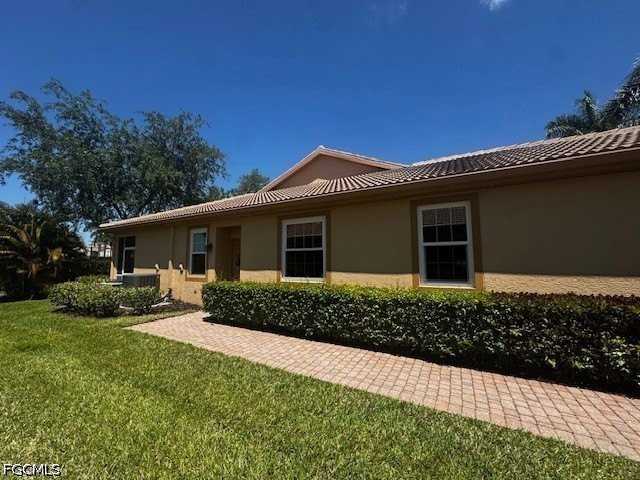 7850 Lake Sawgrass Loop #4111 - Photo 2 of 22