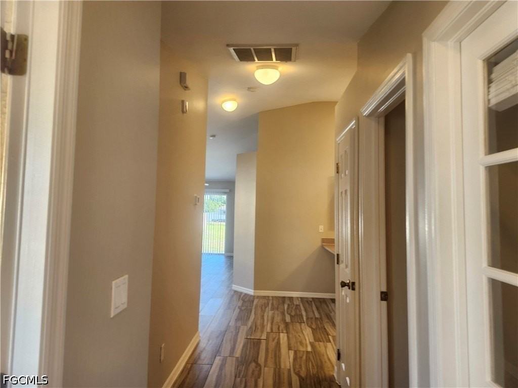 527 Hancock Bridge Pkwy - Photo 4 of 19