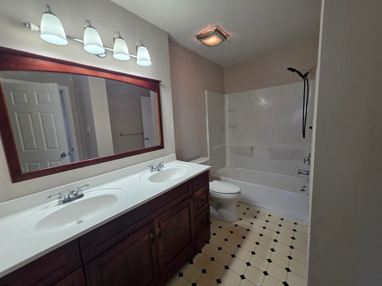 2529 Cottonwood Ct #2529 - Photo 6 of 8