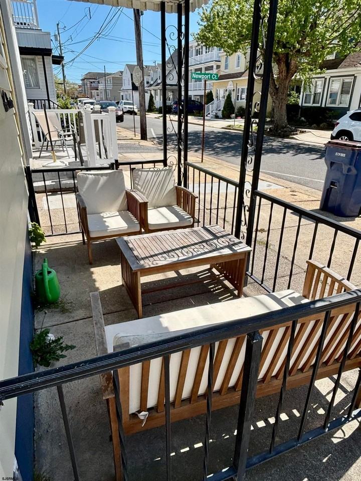 119 N Newport Ave - Photo 2 of 20