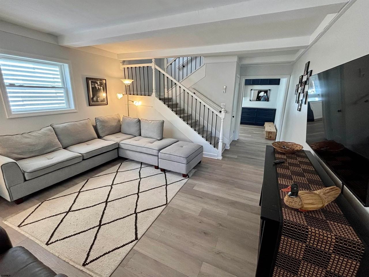 119 N Newport Ave - Photo 6 of 20