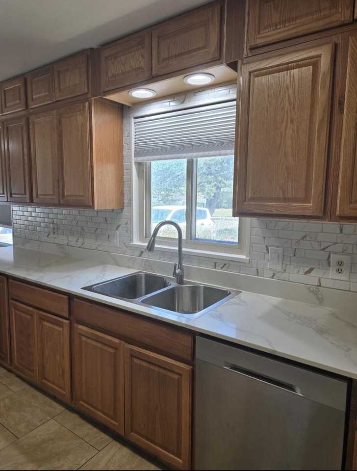 1205 Valencia Dr Ne - Photo 4 of 25